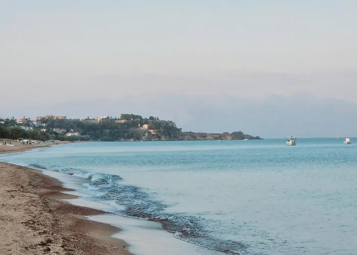 Seaheaven B2 - Beachfront Nest Memi, Casa de Férias Koroni (Messinia)