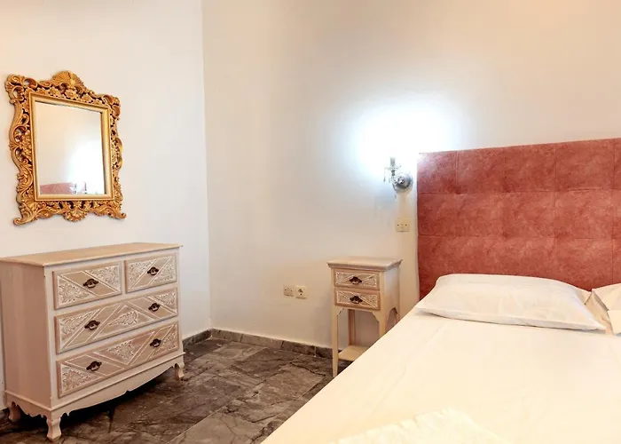 Seaheaven B2 - Beachfront Nest Memi, 펜션